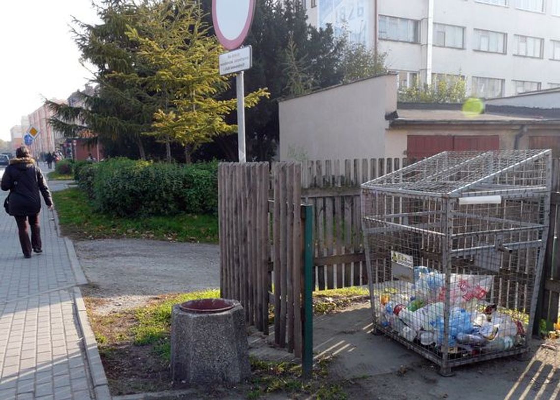 Mieszkańcy chcą segregować śmieci, ale pojemników nie ma