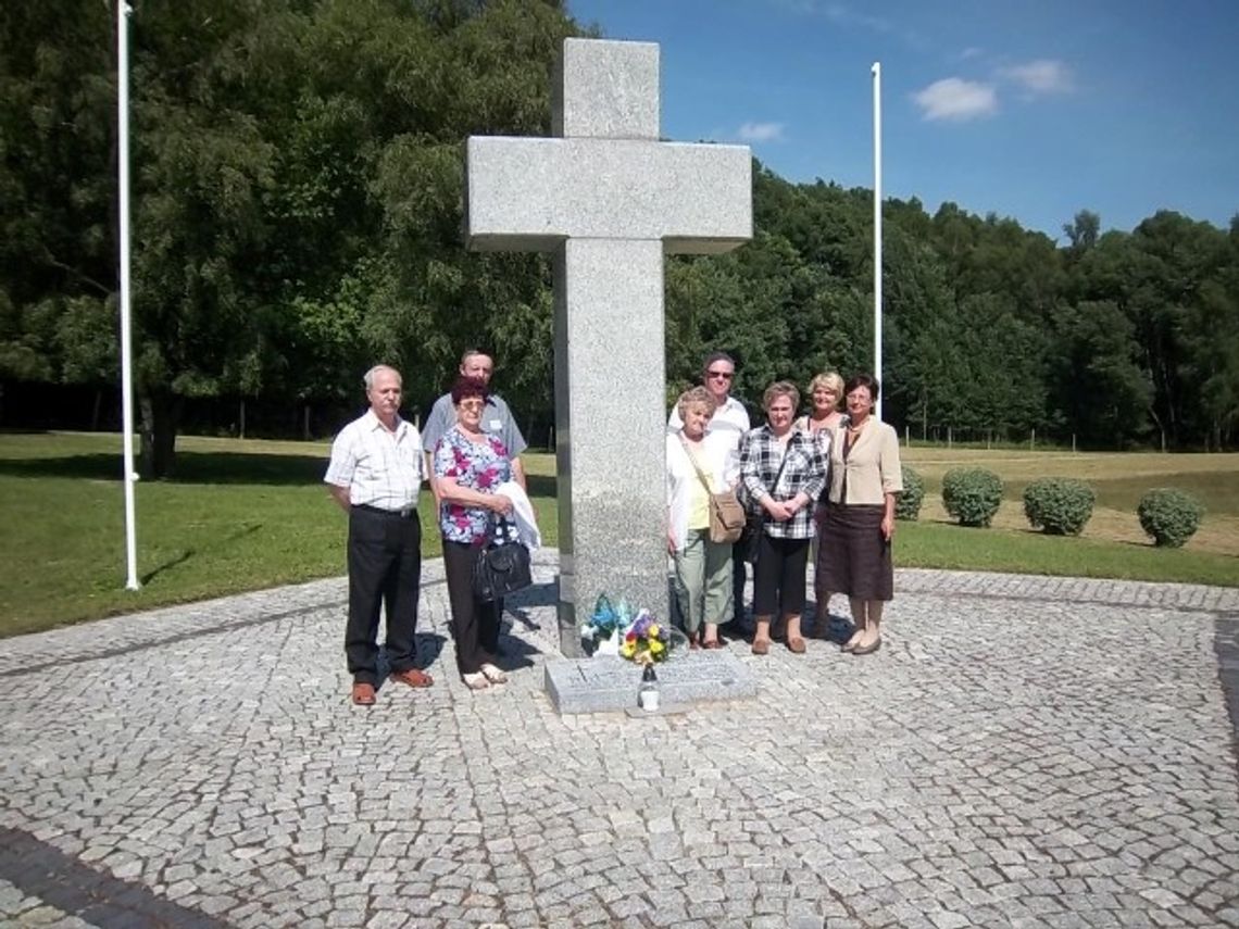 Mniejszość niemiecka na cmentarzu w Glinnej