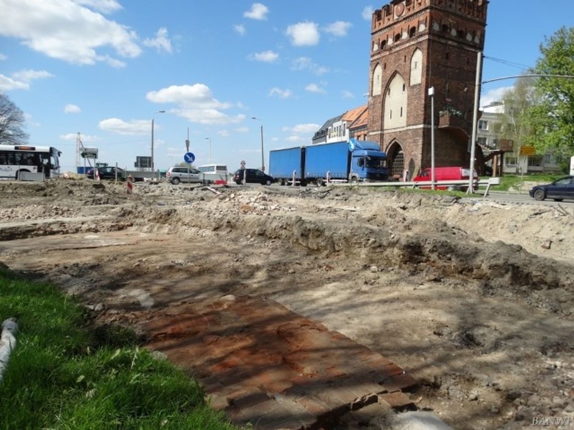 Mur stanął na drodze.  Będzie poślizg na krajówce?