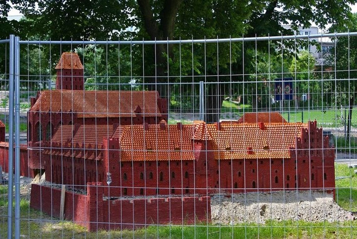 Na początek mały zamek krzyżacki, potem replika monet