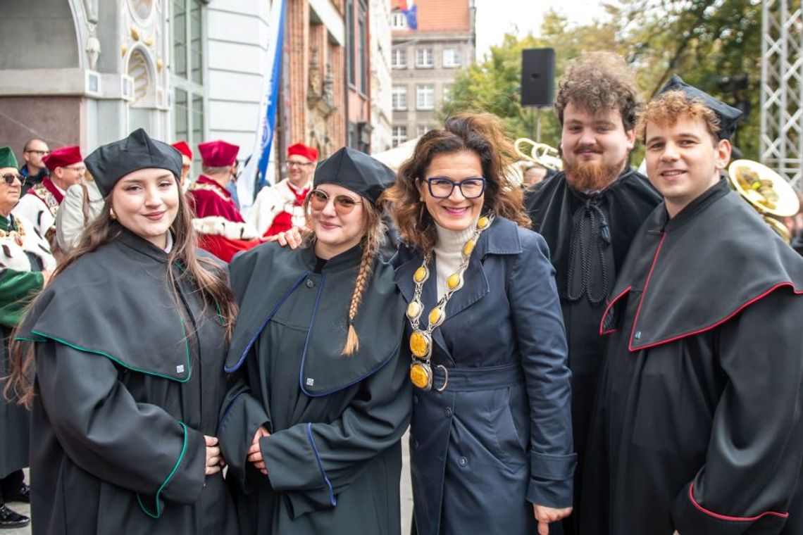 Niech żyje nauka! Gdańskie uczelnie otworzyły rok akademicki kolorową Paradą Uczelni Niech żyje nauka! Gdańskie uczelnie otworzyły rok akademicki kolorową Paradą Uczelni