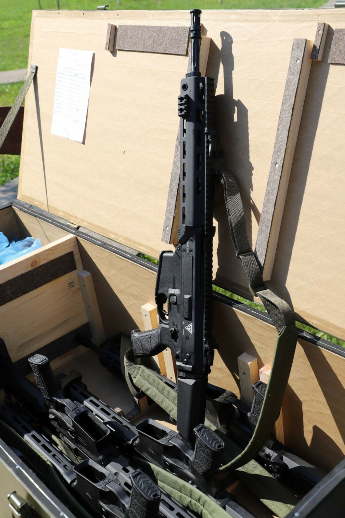 Nowe wyposażenie w postaci broni dla malborskiego batalionu terytorialsów