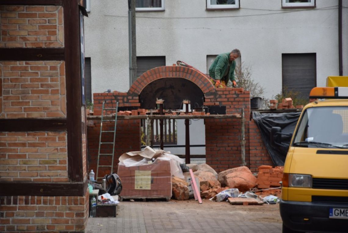 Odbudowa bramy dawnego cmantarza przy kościele MBNP w Malborku