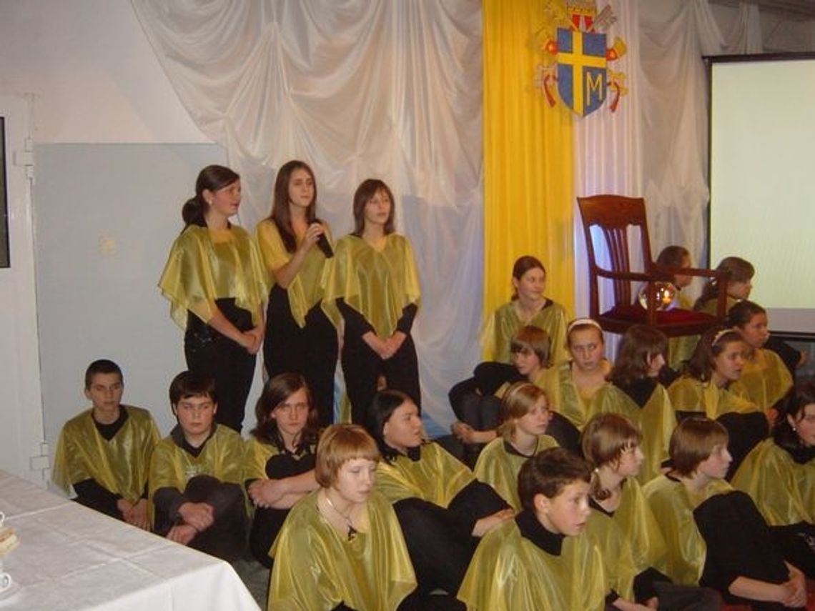 ON wciąż stoi w oknie ON wciąż stoi w oknie