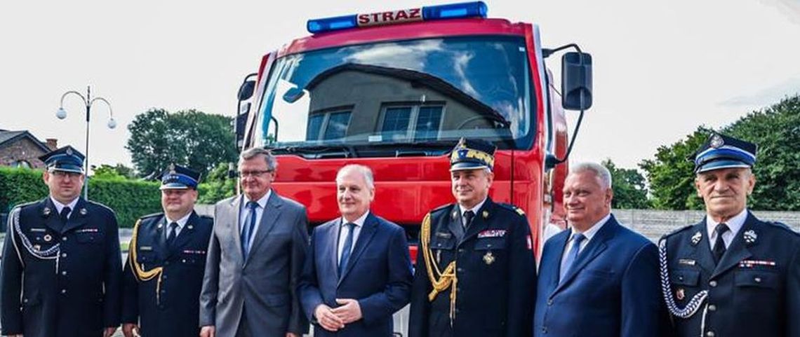 OSP NOWY STAW - PRZEKAZANIE CIĘŻKIEGO SAMOCHODU RATOWNICZO - GAŚNICZEGO