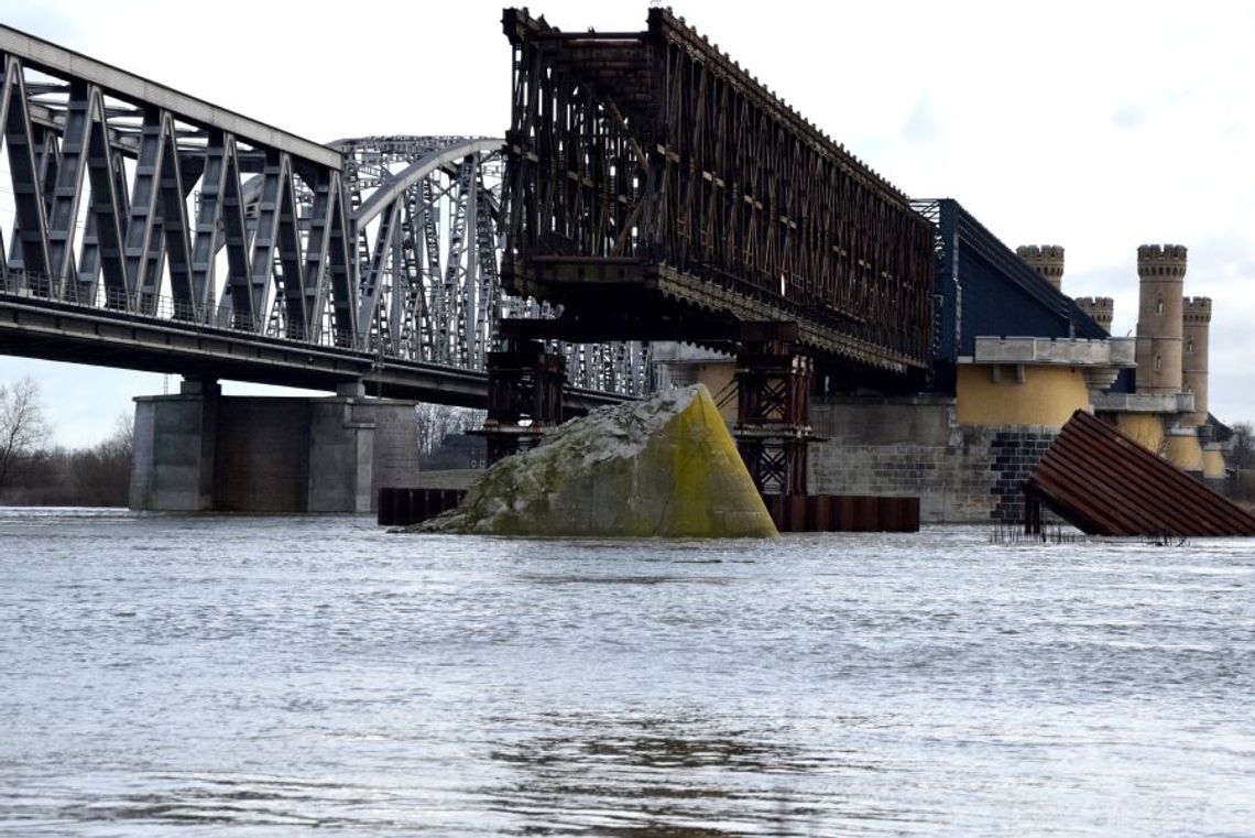 Otwarto oferty firm, które zgłosiły się do wykonania przebudowy Mostu Tczewskiego etap II Otwarto oferty firm, które zgłosiły się do wykonania przebudowy Mostu Tczewskiego etap II