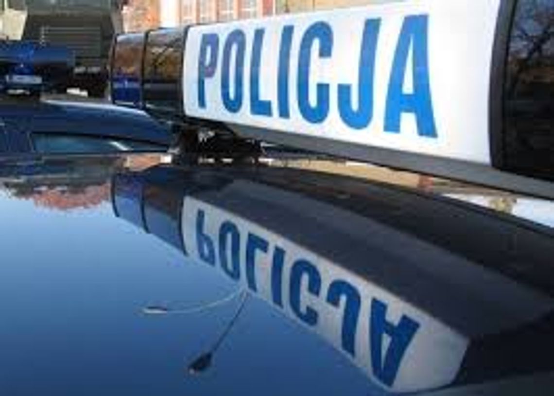 Pijany kierowca porzucił auto i uciekał policjantom