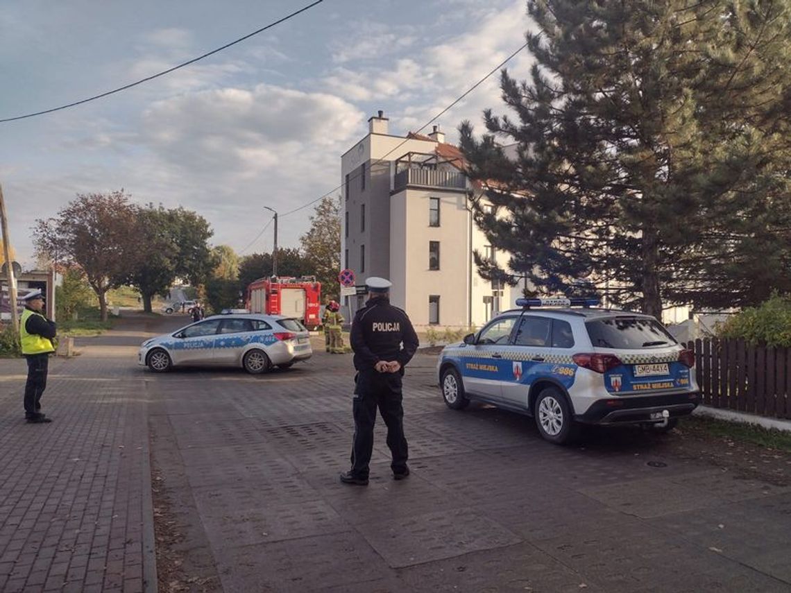 Policjanci ewakuowali mieszkańców w związku ze znalezieniem niewybuchu