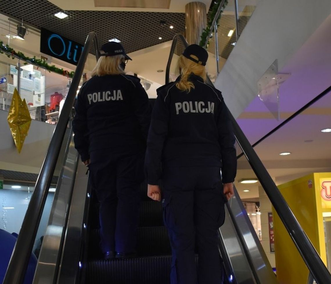 Policjanci kontrolują malborskie galerie