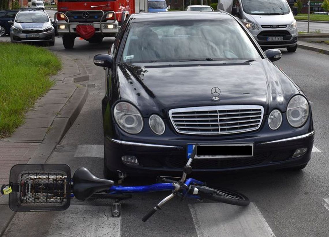 Potrącenie rowerzystki na przejściu dla pieszych