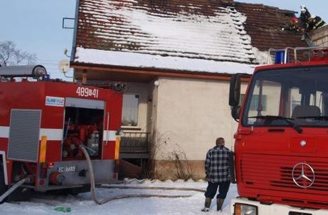 Pożar w Dąbrowie. Pod tynkiem była trzcina