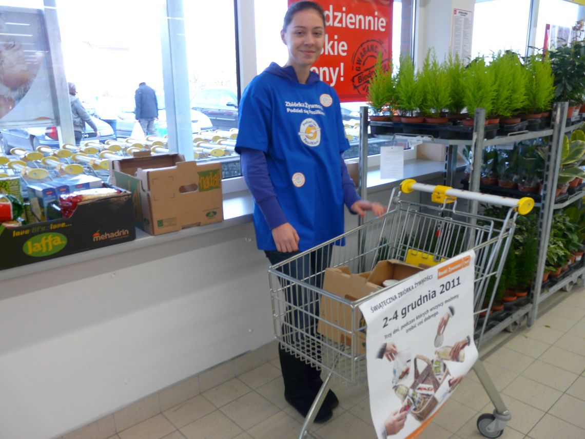 Przedświąteczna zbiórka żywności Przedświąteczna zbiórka żywności