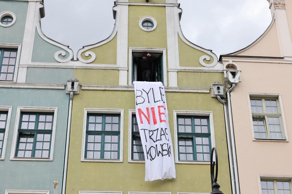 Superbohaterowie za Karolem Nawrockim. Batman dzisiaj zatrzymany w Gdańsku, Zorro i Spiderman ścigani. Za wywieszenie transparentu #Byle Nie Trzaskowski#. Komentarze: to gorzej niż Białoruś Superbohaterowie za Karolem Nawrockim. Batman dzisiaj zatrzymany w Gdańsku, Zorro i Spiderman ścigani. Za wywieszenie transparentu #Byle Nie Trzaskowski#. Komentarze: to gorzej niż Białoruś