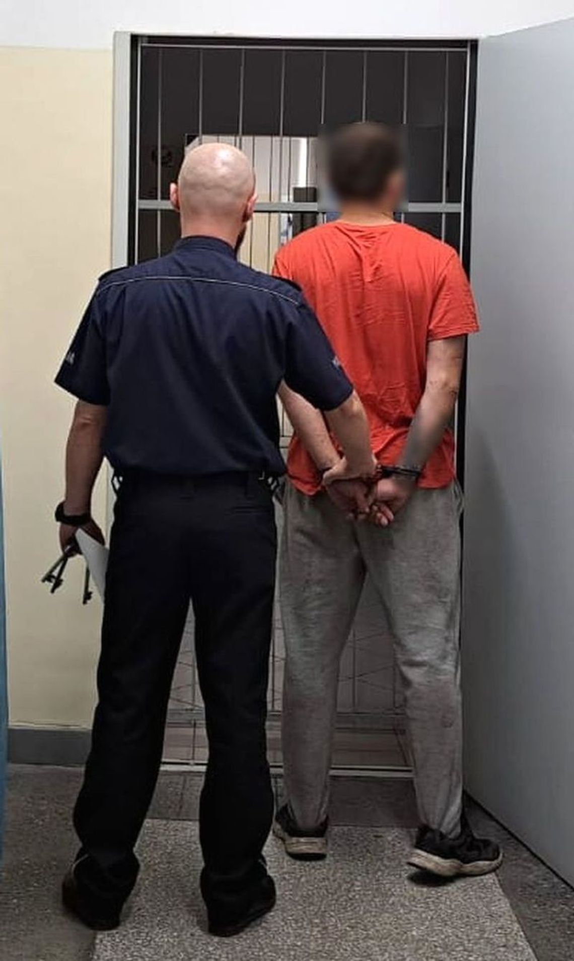 Ukradł namiot i kapsułki do prania grozi mu do 7 lat za kratami