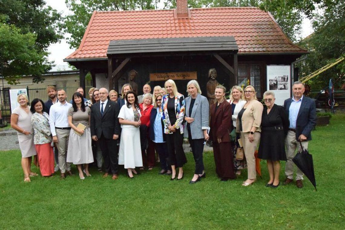 Walka z wykluczeniem komunikacyjnym, domowymi więzieniami na piętrze. Odciążą bliskich seniorów