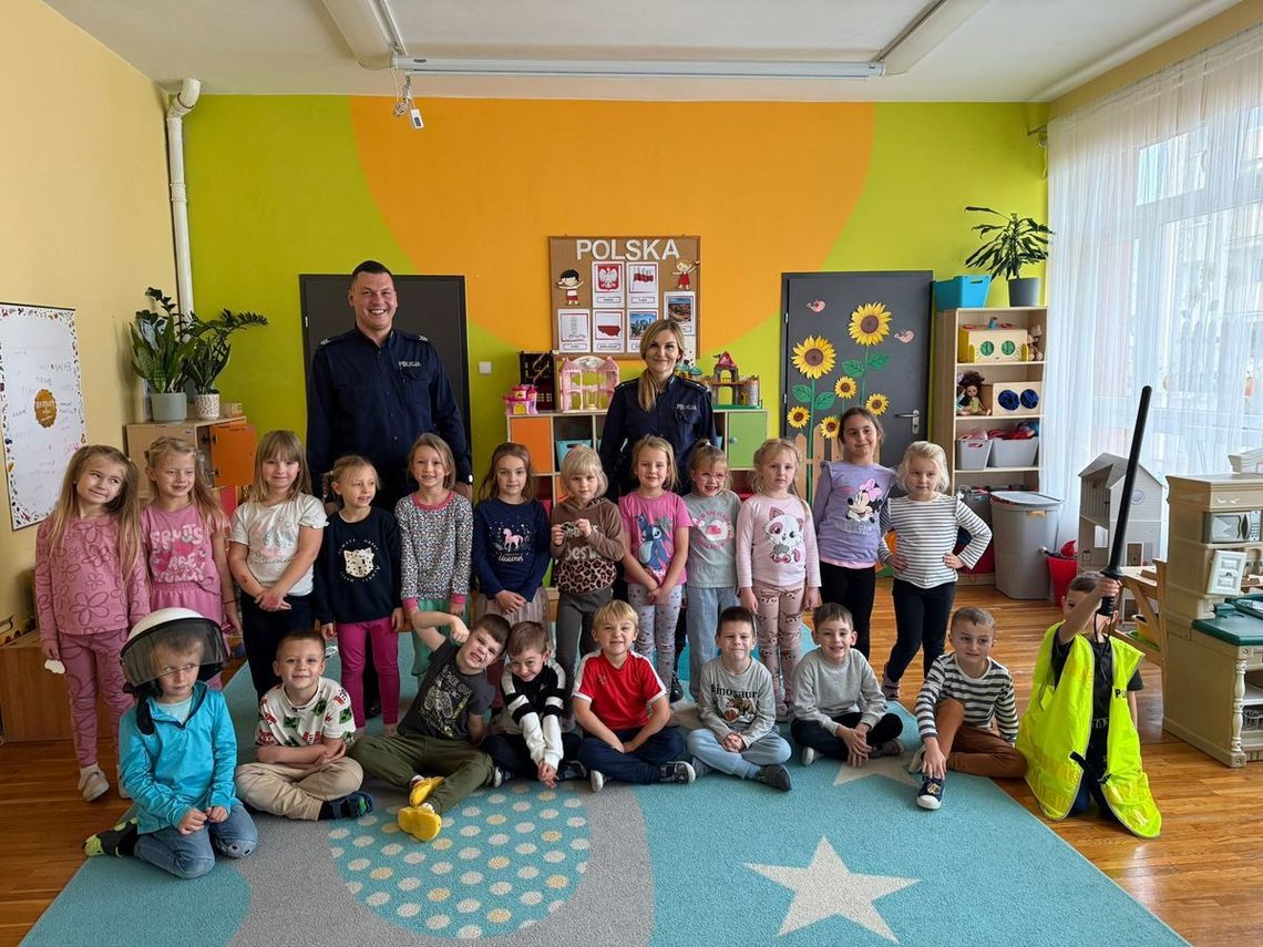 MALBORSCY DZIELNICOWI ODWIEDZILI PRZEDSZKOLAKÓW I PRZEPROWADZILI ZAJĘCIA