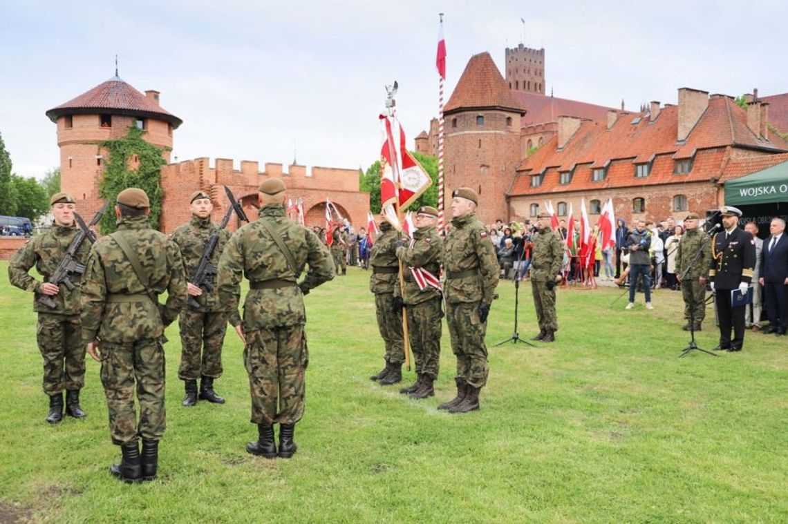 Wojsko ćwiczy. Ćwiczenia lekkiej piechoty na dawnym poligonie w Tczewie Wojsko ćwiczy. Ćwiczenia lekkiej piechoty na dawnym poligonie w Tczewie