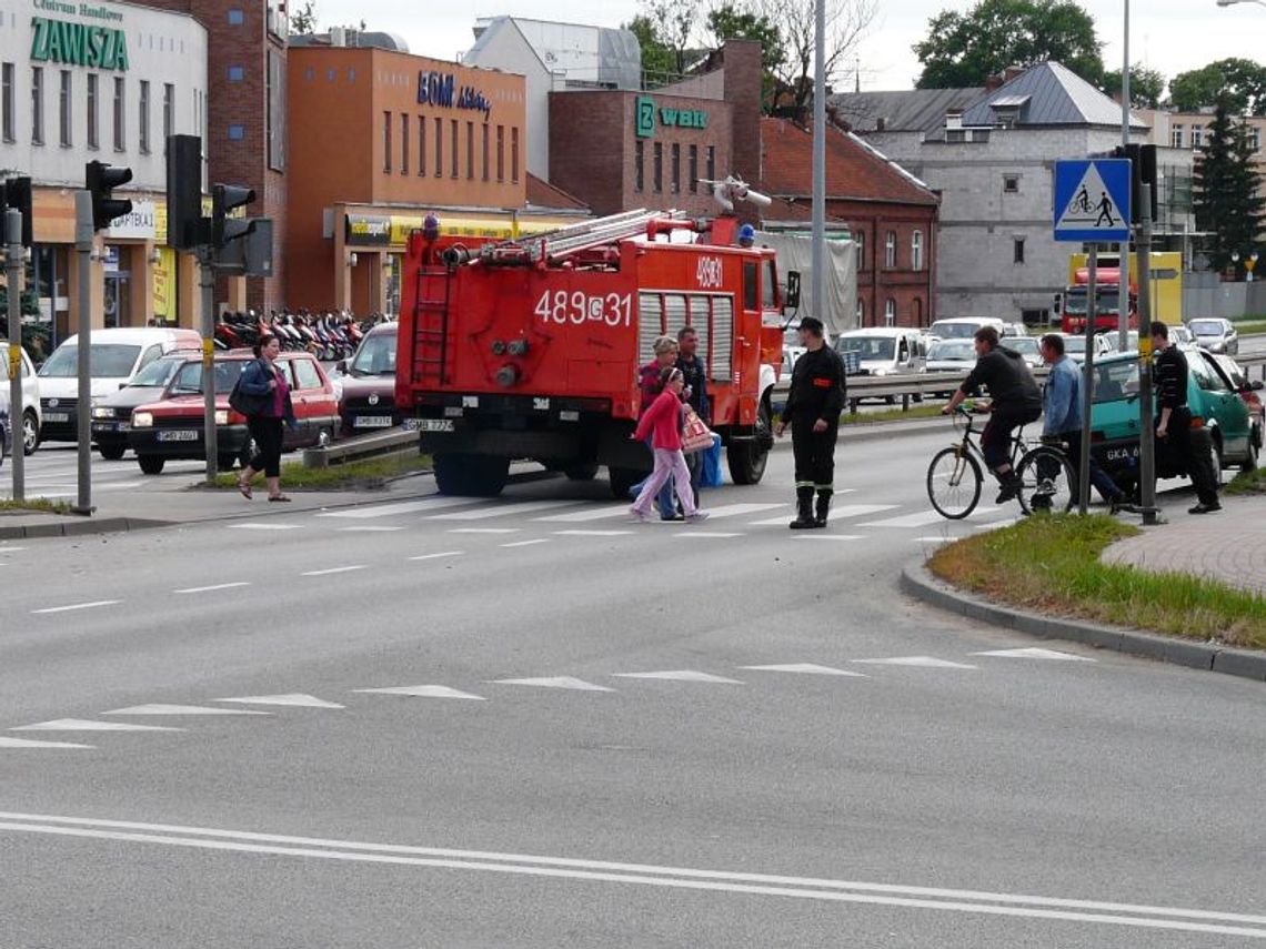 Wóz strażacki zderzył się z fiatem