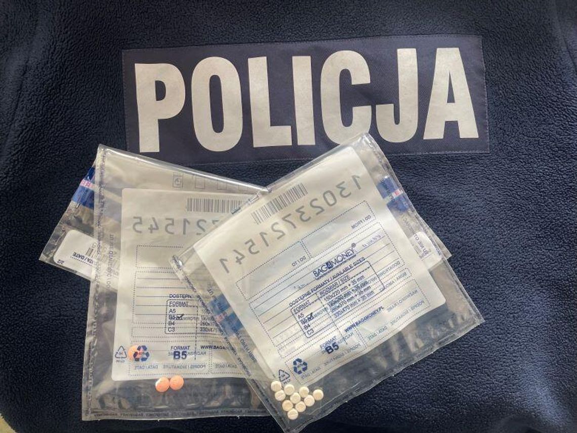 Z heroiną i metaamfetaminą do więzienia. Wykrycie podczas kontroli osobistej Z heroiną i metaamfetaminą do więzienia. Wykrycie podczas kontroli osobistej