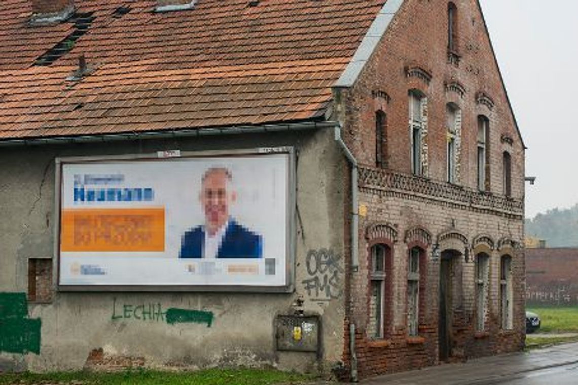 Z zabytkowych budynków muszą zniknąć reklamy