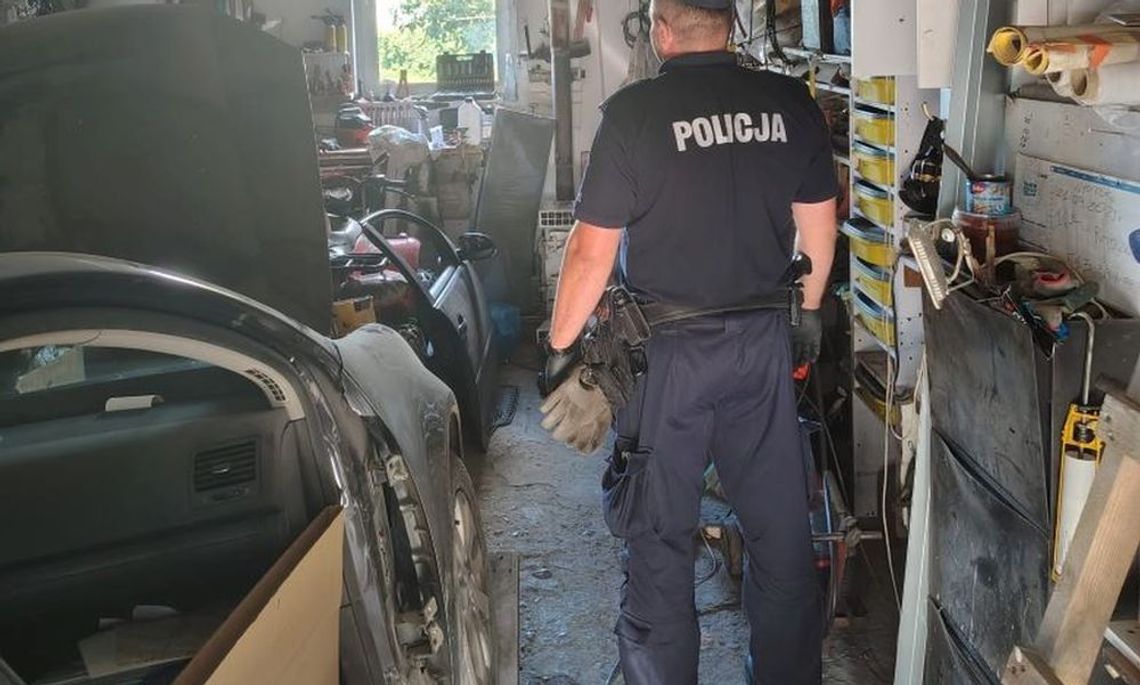 Zatrzymany po włamaniu. Policjanci znaleźli u niego także narkotyki i amunicję Zatrzymany po włamaniu. Policjanci znaleźli u niego także narkotyki i amunicję