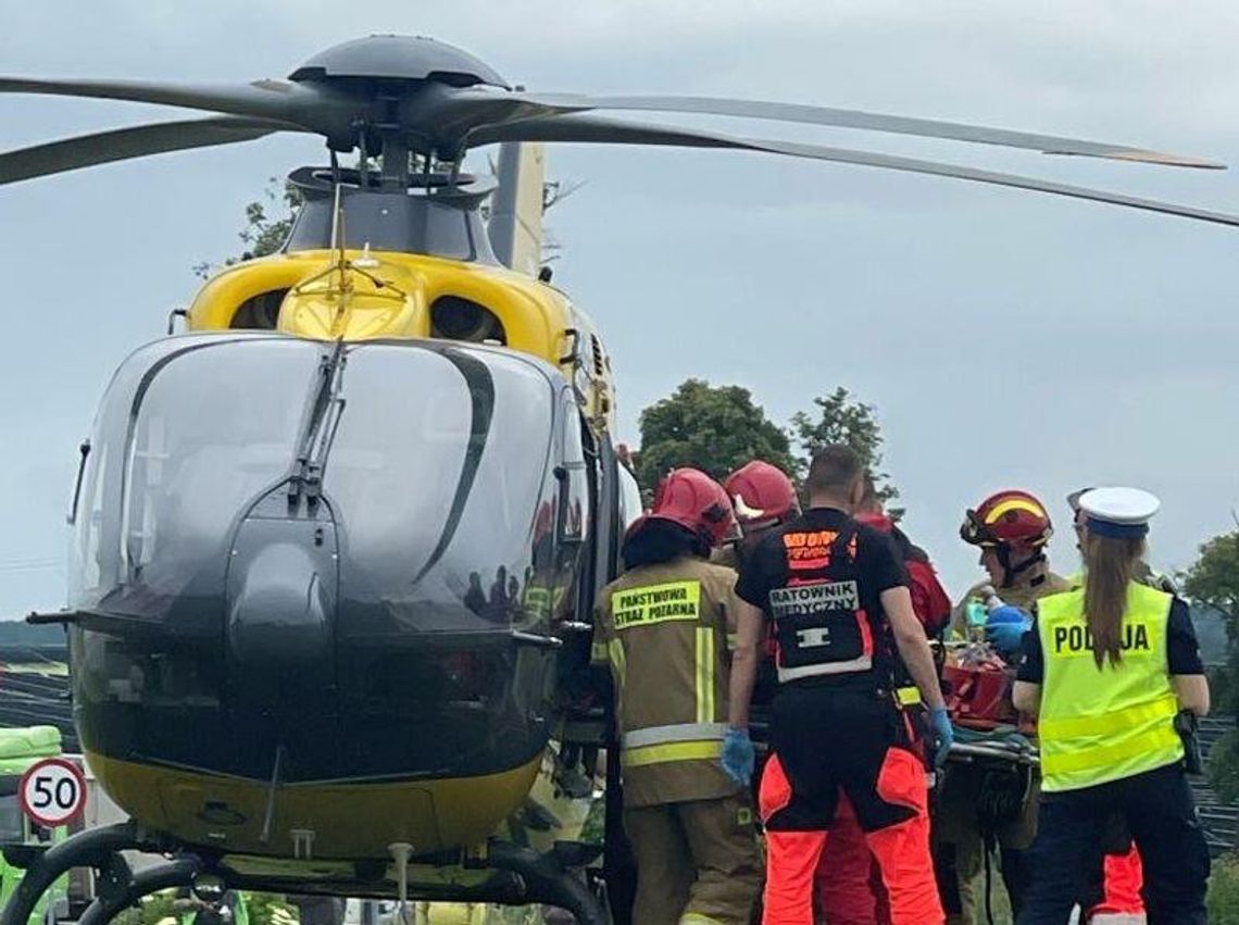 Zjechała z drogi i potrąciła trzech pieszych Zjechała z drogi i potrąciła trzech pieszych