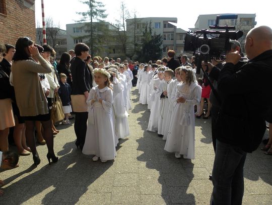 Dzieci z parafii św. Jana w Malborku przyjęły dziś Pierwszą Komunię.