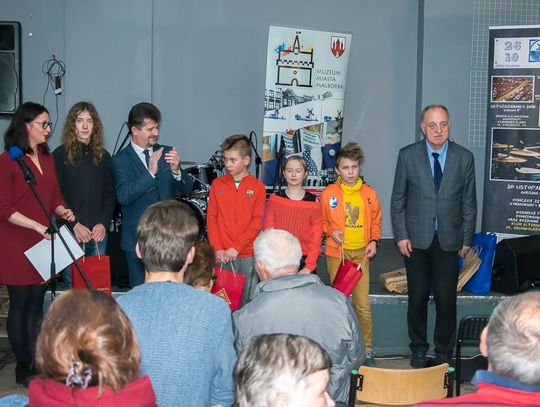 Najmłodsi uczestnicy konkursu fotograficznego otrzymali wyróżnienia.  / Zdjęcia: Tomasz Sułkowski