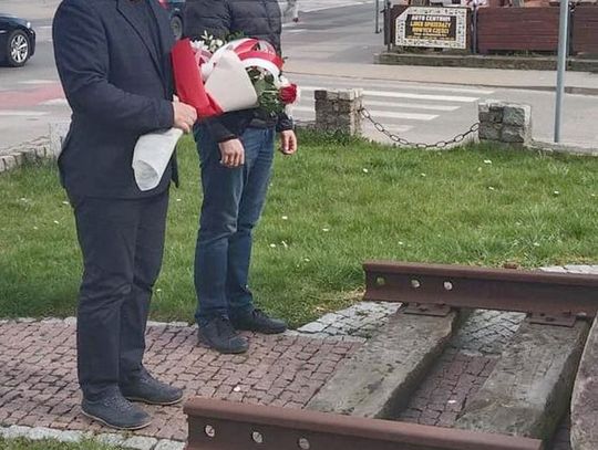 Sztum pamiętał o rodzinie Lesisz i innych ofiarach zsyłek na Sybir  i mordu katyńskiego